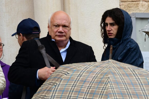 Éric-Emmanuel Schmitt - Obsèques du journaliste et homme de lettres Bernard Pivot en l'église du christ à Quincié-en-Beaujolais, France, le 14 mai 2024. 