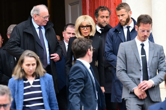 Bernard Perrut et la Première Dame Brigitte Macron - Obsèques du journaliste et homme de lettres Bernard Pivot en l'église du christ à Quincié-en-Beaujolais, France, le 14 mai 2024. 