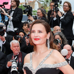 Virginie Ledoyen - Montée des marches du film " Le deuxième acte " pour la cérémonie d'ouverture du 77ème Festival International du Film de Cannes, au Palais des Festivals à Cannes. Le 14 mai 2024 © Jacovides-Moreau / Bestimage 