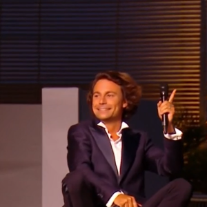 Bertrand Chameroy dragué par Janes Fonda dans "C à vous", le 14 mai 2024, sur France 5