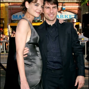 Katie Holmes et Tom Cruise lors de la première de "Batman Begins" à Hollywood