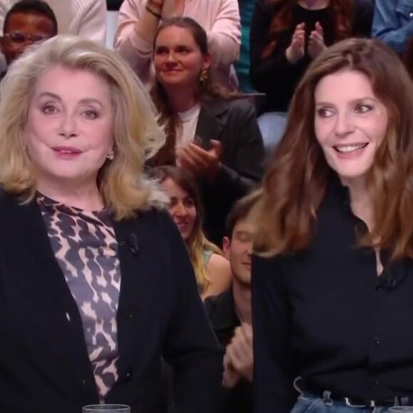 Catherine Deneuve est venue accompagner de sa fille Chiara Mastroianni
Catherine Deneuve et Chiara Mastroianni dans "Quotidien"