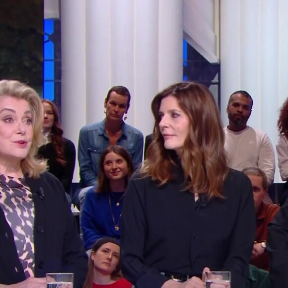 Catherine Deneuve a semblé être perdue dès la première question de Yann Barthès
Catherine Deneuve, Chiara Mastroianni et Christophe Honoré dans "Quotidien"