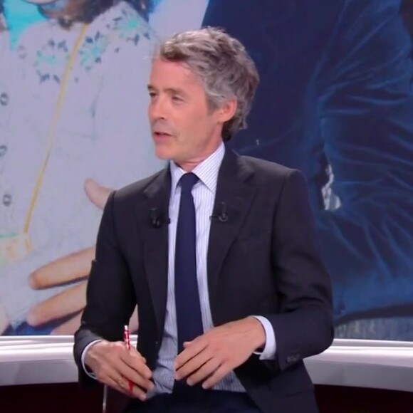 Yann Barthès a demandé à Catherine Deneuve si elle partageait cet avis...
Yann Barthès sur le plateau de "Quotidien"