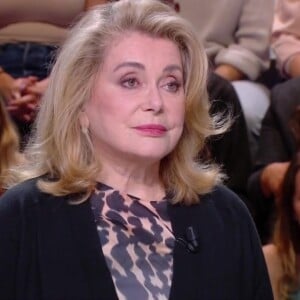 L'attitude de Catherine Deneuve a inquiété les téléspectateurs...
Catherine Deneuve sur le plateau de "Quotidien"