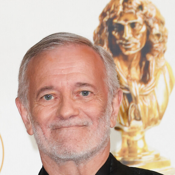 Francis Huster (Molière d'honneur) - 35ème cérémonie des Molières aux Folies Bergère à Paris le 6 mai 2024. © Coadic Guirec / Bestimage