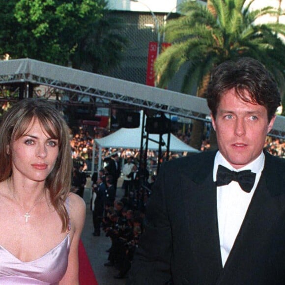 Hugh Grant & Elizabeth Hurley au Festival de Cannes 1997. Photo par Alamy/ABACAPRESS.COM