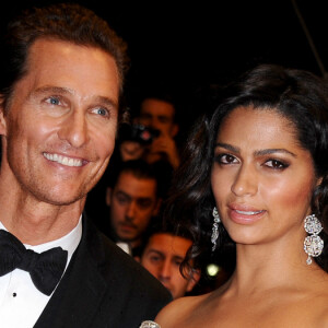 Matthew McConaughey et Camila Alves quittent la première de 'Mud' lors du 65ème Festival de Cannes au Palais des Festivals le 26 mai 2012 à Cannes, France. Photo par Lionel Hahn/AbacaPress.com