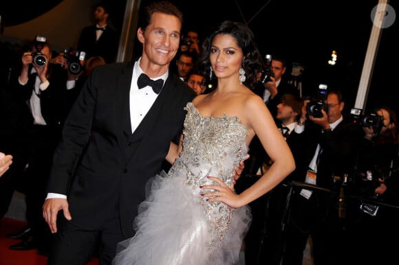 Matthew McConaughey et Camila Alves quittent la première de 'Mud' lors du 65ème Festival de Cannes au Palais des Festivals le 26 mai 2012 à Cannes, France. Photo par Lionel Hahn/AbacaPress.com