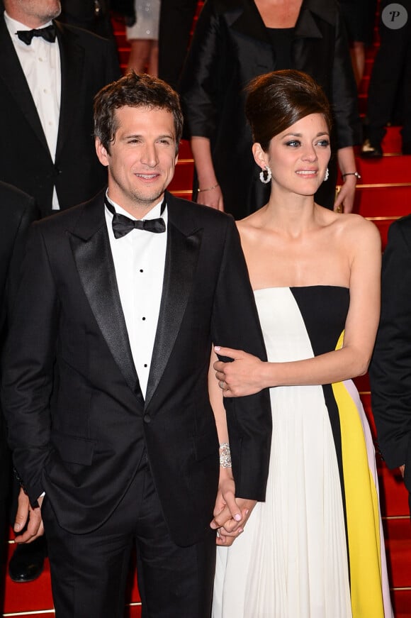 Baisers échangés ou démonstrations plus discrètes, comme ici Guillaume Canet et Marion Cotillard, le Festival déchaîne les passions.
Guillaume Canet, Marion Cotillard quittant la projection de Blood Ties au Palais des Festivals dans le cadre du 66e Festival de Cannes à Cannes, France. Photo par Nicolas Briquet/ABACAPRESS.COM