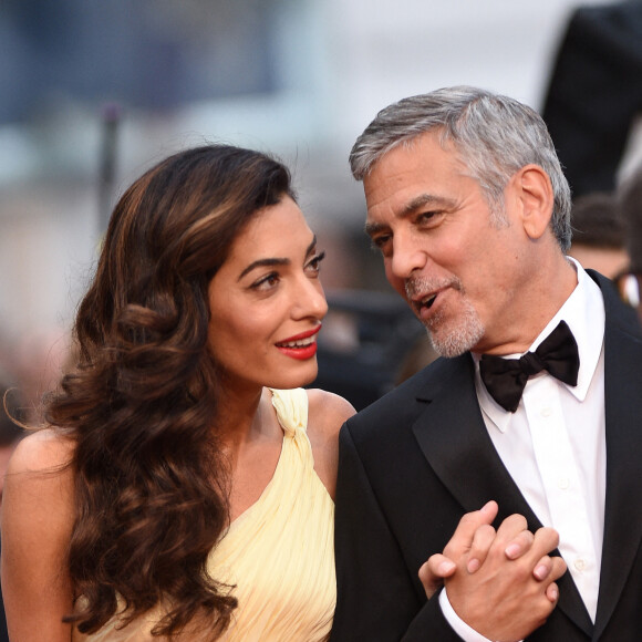 George Clooney et sa femme Amal Clooney assistent à la projection de Money Monster au Palais des Festivals à Cannes, France, le 12 mai 2016, dans le cadre du 69e Festival de Cannes. Photo par Lionel Hahn/ABACAPRESS.COM