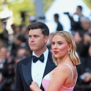 Scarlett Johansson et Colin Jost assistent au tapis rouge d'Asteroid City lors du 76ème festival de Cannes au Palais des Festivals le 23 mai 2023 à Cannes, France. Photo par Frank Castel/ABACAPRESS.COM