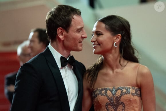 Michael Fassbender et Alicia Vikander à la sortie de la première de Firebrand (Le Jeu De La Reine) dans le cadre du 76e Festival de Cannes à Cannes, France, le 21 mai 2023. Photo par Aurore Marechal/ABACAPRESS.COM