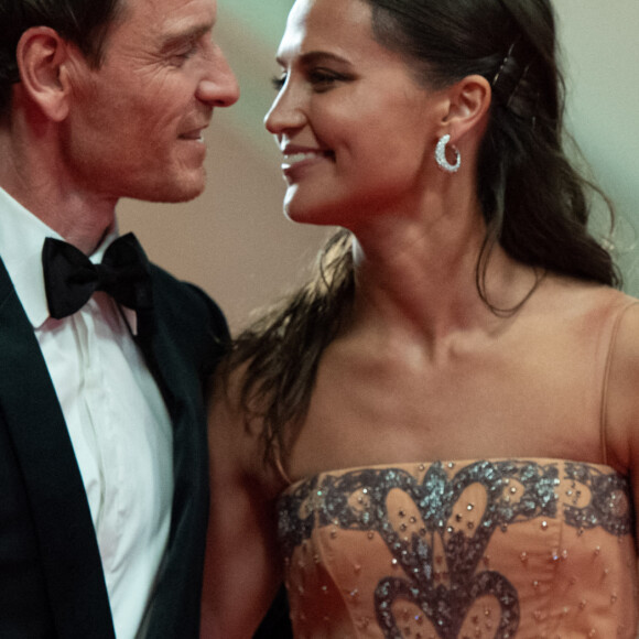 Michael Fassbender et Alicia Vikander à la sortie de la première de Firebrand (Le Jeu De La Reine) dans le cadre du 76e Festival de Cannes à Cannes, France, le 21 mai 2023. Photo par Aurore Marechal/ABACAPRESS.COM