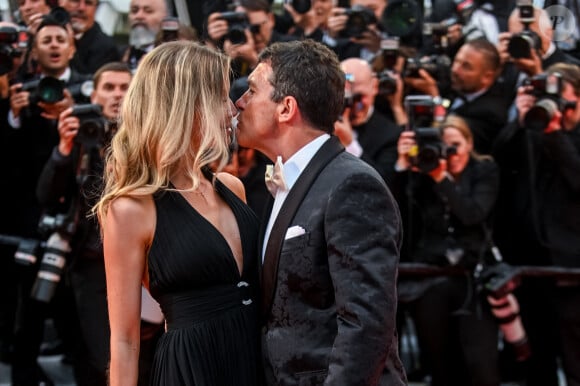 Antonio Banderas et Nicole Kimpel arrivent pour la projection de "Pain And Glory" lors du 72e Festival de Cannes annuel, le 17 mai 2019 à Cannes, en France. Photo par Ammar Abd Rabbo/ABACAPRESS.COM