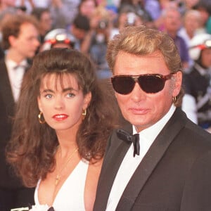 Johnny Hallyday et Adeline Blondieau au Festival de Cannes 1990, France. Photo par Starstock/Photoshot/ABACAPRESS.COM