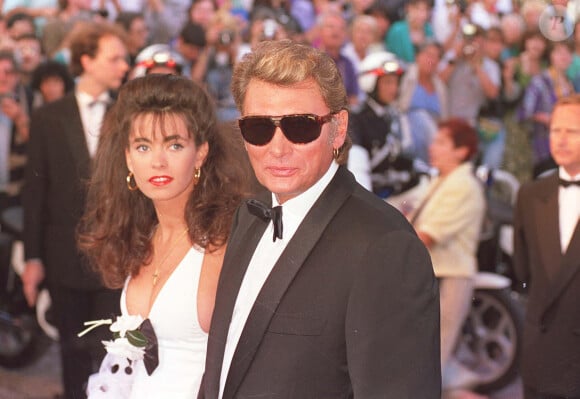 Johnny Hallyday et Adeline Blondieau au Festival de Cannes 1990, France. Photo par Starstock/Photoshot/ABACAPRESS.COM