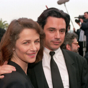 L'actrice britannique Charlotte Rampling avec le musicien français Jean Michel Jarre au festival de Cannes le 8 mai 1992. Photo par Starstock/Photoshot/ABACAPRESS.COM