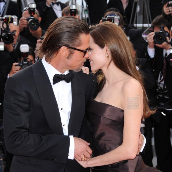 Brad Pitt et Angelina Jolie arrivent pour la projection du film 'The Tree of Life' présenté en compétition dans la section Longs métrages dans le cadre du 64ème Festival International du Film de Cannes, au Palais des Festivals à Cannes, dans le sud de la France, le 16 mai 2011. Photo par Doug Peters/PA Photos/ABACAPRESS.COM