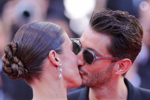 Natasha Andrews et Pierre Niney lors de la montée des marches du "Comte De Monte-Cristo" au 77e Festival de Cannes le 22 mai 2024. Photo by ShootPix/ABACAPRESS.COM