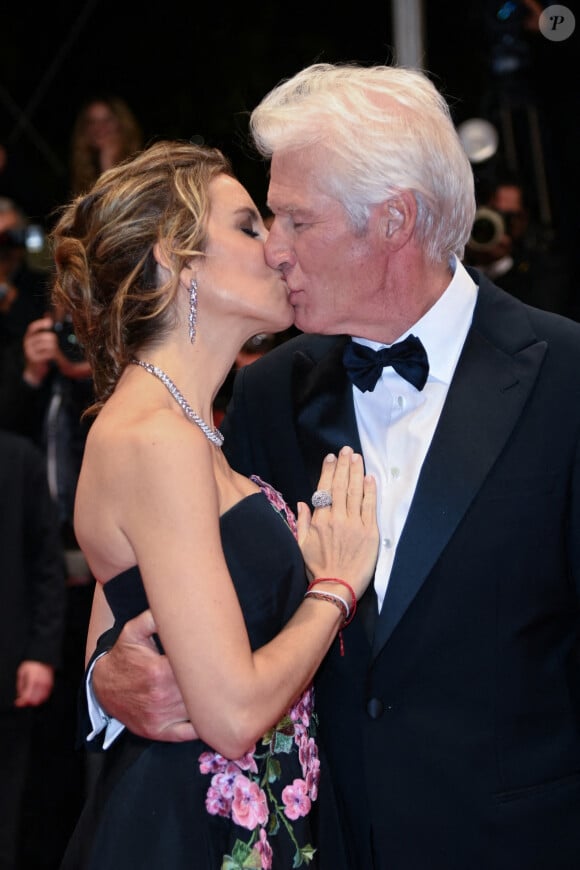 Alejandra Silva et Richard Gere lors de la montée des marche de "Oh Canada Premiere" lors du 77e Festival de Cannes le 17 ami 2024. Photo by Aurore Marechal/ABACAPRESS.COM