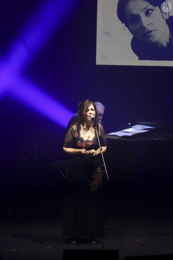 Exclusif - Agnès Jaoui lors du concert hommage à la chanteuse Barbara "Du bout des lèvres" , conçu par l'INA, sur la scène du Grand Rex à Paris le 18 septembre 2023. Les stars ont repris le répertoire de Barbara dans un concert-hommage servi par des images d'archives de l'Ina. © Jack Tribeca / Bestimage 