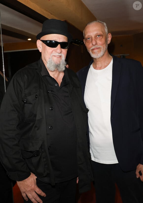 L'artiste a un frère qui est aussi connu que lui

Exclusif - Charlélie Couture et Tom Novembre - Backstage du concert "En coeur pour l'Ukraine" au Casino de Paris le 18 juin 2023. © Coadic Guirec/Bestimage