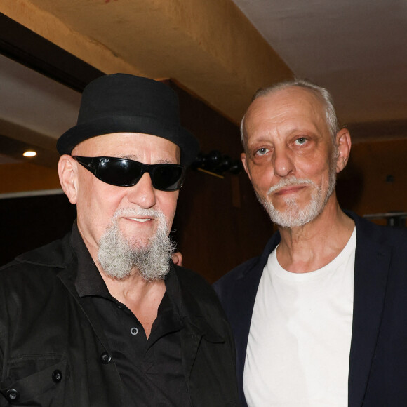 L'artiste a un frère qui est aussi connu que lui

Exclusif - Charlélie Couture et Tom Novembre - Backstage du concert "En coeur pour l'Ukraine" au Casino de Paris le 18 juin 2023. © Coadic Guirec/Bestimage