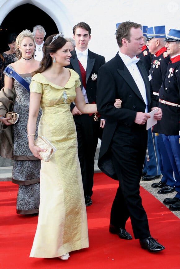 Carina Axelsson et le prince Gustav zu Sayn-Wittgenstein-Berleburg lors du mariage du prince Joachim de Danemark et de Marie Cavallier à l'église de Mogeltonder. 