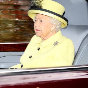 La reine Elizabeth II d'Angleterre - La famille royale britannique assiste à la messe dominicale en l'église Sainte-Marie-Madeleine, à Sandringham, le 29 décembre 2019. © Imago / Panoramic / Bestimage 