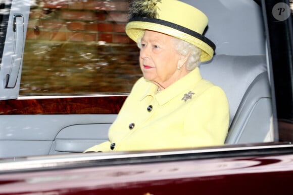 La reine Elizabeth II d'Angleterre - La famille royale britannique assiste à la messe dominicale en l'église Sainte-Marie-Madeleine, à Sandringham, le 29 décembre 2019. © Imago / Panoramic / Bestimage 