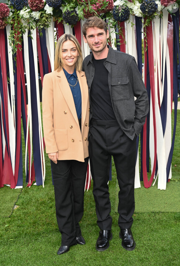 Inès Vandamme avec son compagnon - Qatar Prix de l'Arc de Triomphe à l'hippodrome Paris Longchamp le 2 octobre 2022. © Coadic Guirec/Bestimage/Bestimage