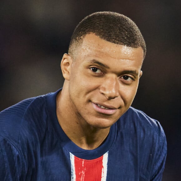 Kylian Mbappé sous le charme d'une mystérieuse femme
 
Kylian Mbappé - Dernier match de Kylian Mbappé (25 ans) avec le PSG en Ligue 1 Uber Eats lors de la rencontre "PSG-Toulouse" au Parc des Princes à Paris. © Cyril Moreau/Bestimage