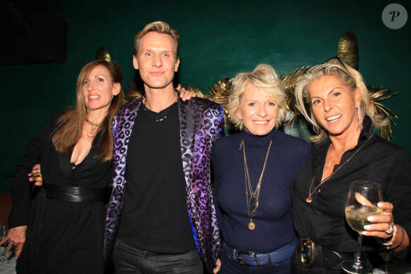 Exclusif - Caroline Renou et son mari François-Xavier Renou, Sophie Davant, Caroline Margeridon - Caroline Margeridon fête son 56ème anniversaire au restaurant "Manko" à Paris le 29 septembre 2022. © Philippe Baldini/Bestimage