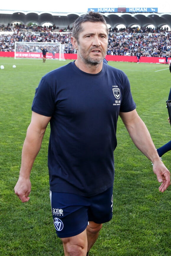 Malheureusement, la météo était pluvieuse

Bixente Lizarazu - A l'occasion des 100 ans du parc Lescure, Bordeaux accueille au stade Chaban-Delmas un match de gala opposant les gloires des Girondins de Bordeaux au Variétés Club de France le mardi 14 mai 2024. © Patrick Bernard/ Bestimage