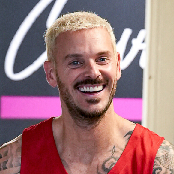 M Pokora est papa de deux garçons : Isaiah (4 ans) et Kenna (3 ans)
Matt Pokora (M.Pokora) s'échauffe avant de rentrer sur le terrain. Tony Parker et Matt Pokora (M.Pokora) s'affrontent lors d'un match de basket par équipes dans le cadre d'une animation Radio Scoop au Gymnase Mado Bonnet à Lyon