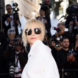Emmanuelle Béart - Montée des marches du film " Marcello Mio " lors du 77ème Festival International du Film de Cannes, au Palais des Festivals à Cannes. Le 21 mai 2024 © Jacovides-Moreau / Bestimage 