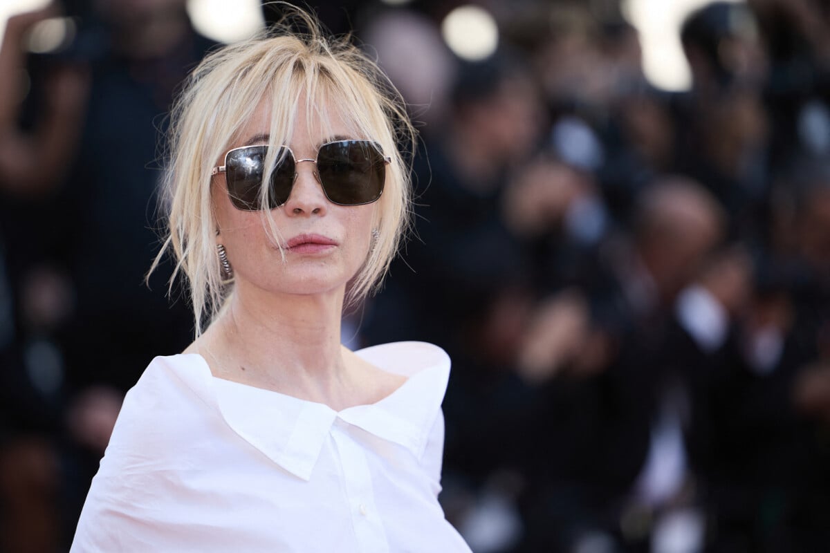 Emmanuelle Béart : Son fils Yohann, qui a tellement ses yeux, et son ex  Michaël Cohen se retrouvent pour Nelly, la famille au complet à Cannes ! -  Purepeople