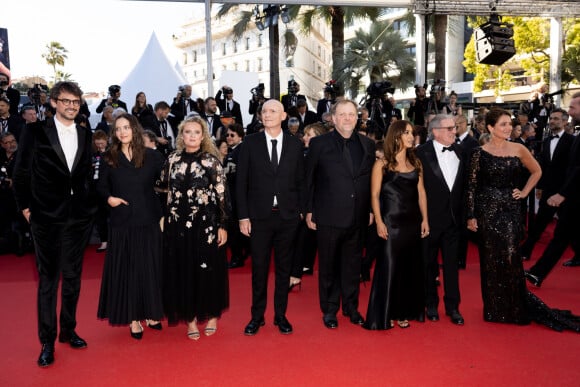 Hugo Gélin, Nelly et Aurore Auteuil, Gaëtan Roussel, Grégory Gadebois, Alice Belaïdi, Daniel Auteuil, Sidse Babett Knudsen - Montée des marches du film " Marcello Mio " lors du 77ème Festival International du Film de Cannes, au Palais des Festivals à Cannes. Le 21 mai 2024 © Jacovides-Moreau / Bestimage 