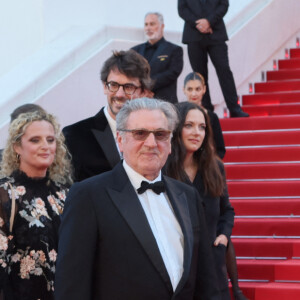 Grégory Gadebois, Gaëtan Roussel, Daniel Auteuil entouré de ses filles Aurore, Nelly, guest - Montée des marches du film " Marcello Mio " lors du 77ème Festival International du Film de Cannes, au Palais des Festivals à Cannes. Le 21 mai 2024 © Christophe Clovis / Bestimage 