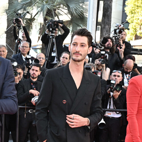 Pierfrancesco Favino, Anais Demoustier, Pierre Niney, Julie de Bona et Alexandre de La Patellière pour la montée des marches du film 'Le Comte De Monte-Cristo' au Festival de Cannes. Photo de David Niviere/ABACAPRESS.COM