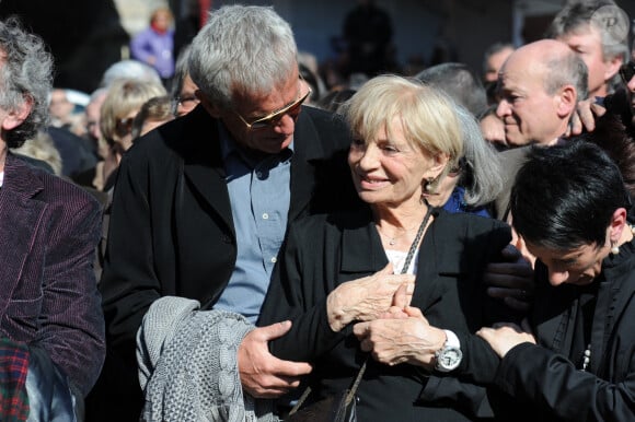 Elle l'avait accompagné jusqu'à sa mort en 2010.
Colette, la compagne de Jean Ferrat - Cérémonie en hommage à Jean Ferrat dans le village d'Antraigues-sur-Volane, 16 mars 2010. Photo by Nicolas Briquet/ABACAPRESS.COM