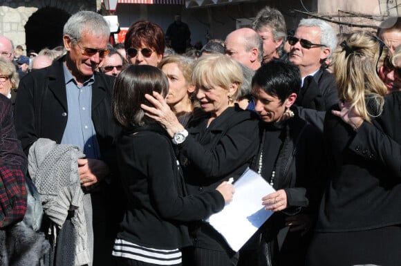 Colette, la compagne de Jean Ferrat, avec ses deux nièces - Cérémonie en hommage à Jean Ferrat dans le village d'Antraigues-sur-Volane, 16 mars 2010.  Photo by Nicolas Briquet/ABACAPRESS.COM