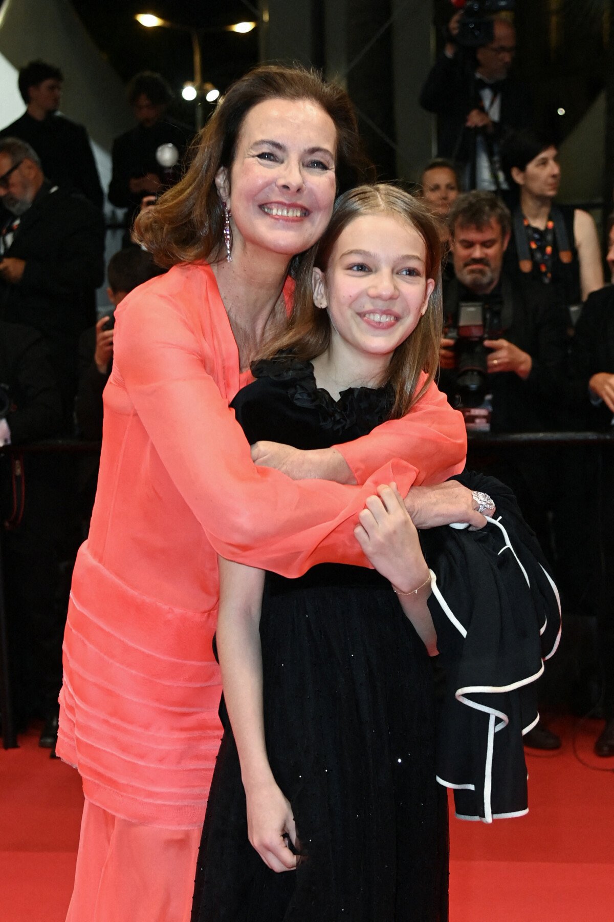 PHOTOS Carole Bouquet pose avec sa petite-fille Darya, ado discrète mais  stylée de son puissant fils Dimitri Rassam - Purepeople