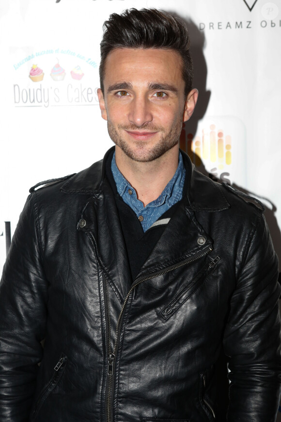 C'est Benjamin Bocconi qui a eu l'honneur de prendre sa place

Exclusif - Benjamin Bocconi (The Voice 2) - Photocall du concert de Alban Bartoli au VIP Room à Paris, le 7 décembre 2014.