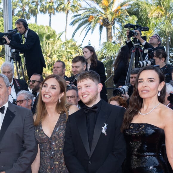 Malik Frikah, Karim Laklou, Ahmed Hamidi, Audrey Diwan, Anthony Bajon, Élodie Bouchez, Alain Chabat, Vincent Lacoste - Montée des marches du film " L'amour ouf " lors du 77ème Festival International du Film de Cannes, au Palais des Festivals à Cannes. Le 23 mai 2024 © Olivier Borde / Bestimage 