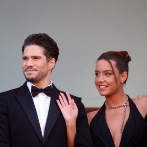 Devant un public conquis ! 
Adèle Exarchopoulos, François Civil - Montée des marches du film " L'amour ouf " lors du 77ème Festival International du Film de Cannes, au Palais des Festivals à Cannes. Le 23 mai 2024 © Jacovides-Moreau / Bestimage 