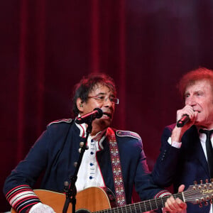 S'ils sont aujourd'hui toujours très proches, comme en mai dernier, à l'Olympia...
Laurent Voulzy, Alain Souchon sur la scène de l'Olympia pour les 20 ans de la Fondation pour la recherche sur la maladie d'Alzheimer, le 18 mai 2024 à Paris, France. Photo par Christophe Meng/ABACAPRESS.COM