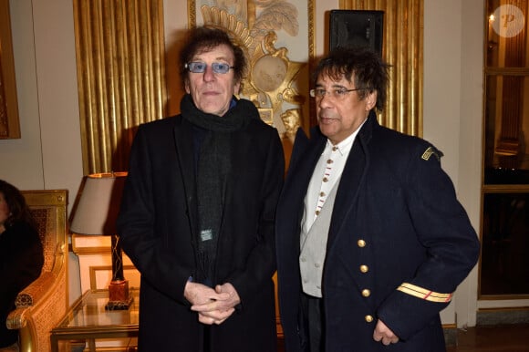 Entre Souchon et Voulzy, la collaboration artistique et l'amitié dure depuis 50 ans.
Alain Souchon, Laurent Voulzy lors de la ceremonie de remise des insignes de Commandeur de l'ordre des Arts et des Lettres a Robert Charlebois par Françoise Nyssen, ministre de la Culture et de la Communication, a Paris, France. Photo by Alban Wyters/ABACAPRESS.COM