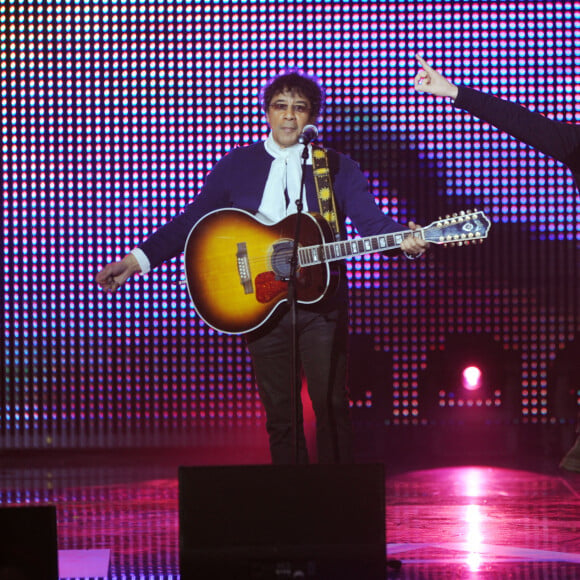 Laurent Voulzy et Alain souchon se produisent lors du concert de charité pour Haïti au profit de l'association 'Fondation De France' qui s'est tenu au Zénith de Paris, France, le 24 janvier 2010. Photo par Thierry Orban/ABACAPRESS.COM 'Chaque image utilisée d'ABACAPRESS aidera Haïti à travers la Fondation de France'.